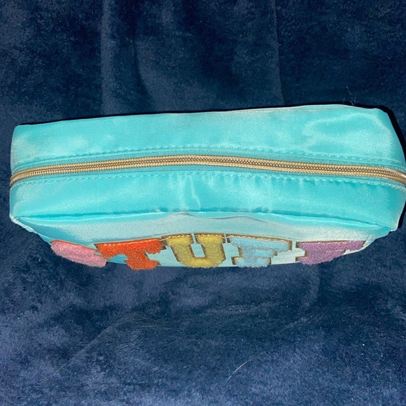 Makeup or beauty bag for travel or everyday use! - Picture 2 of 6